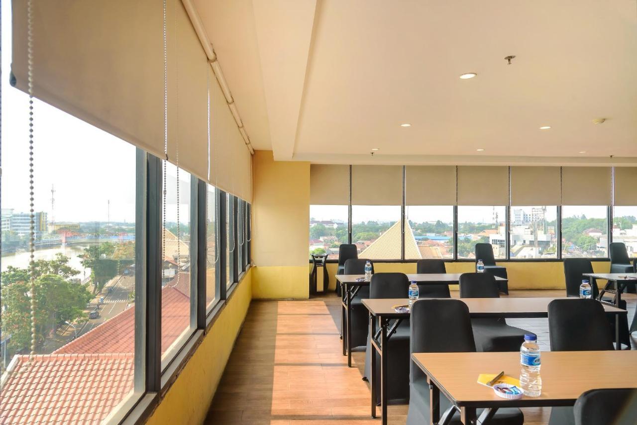 Yellow Bee Tangerang Exterior photo
