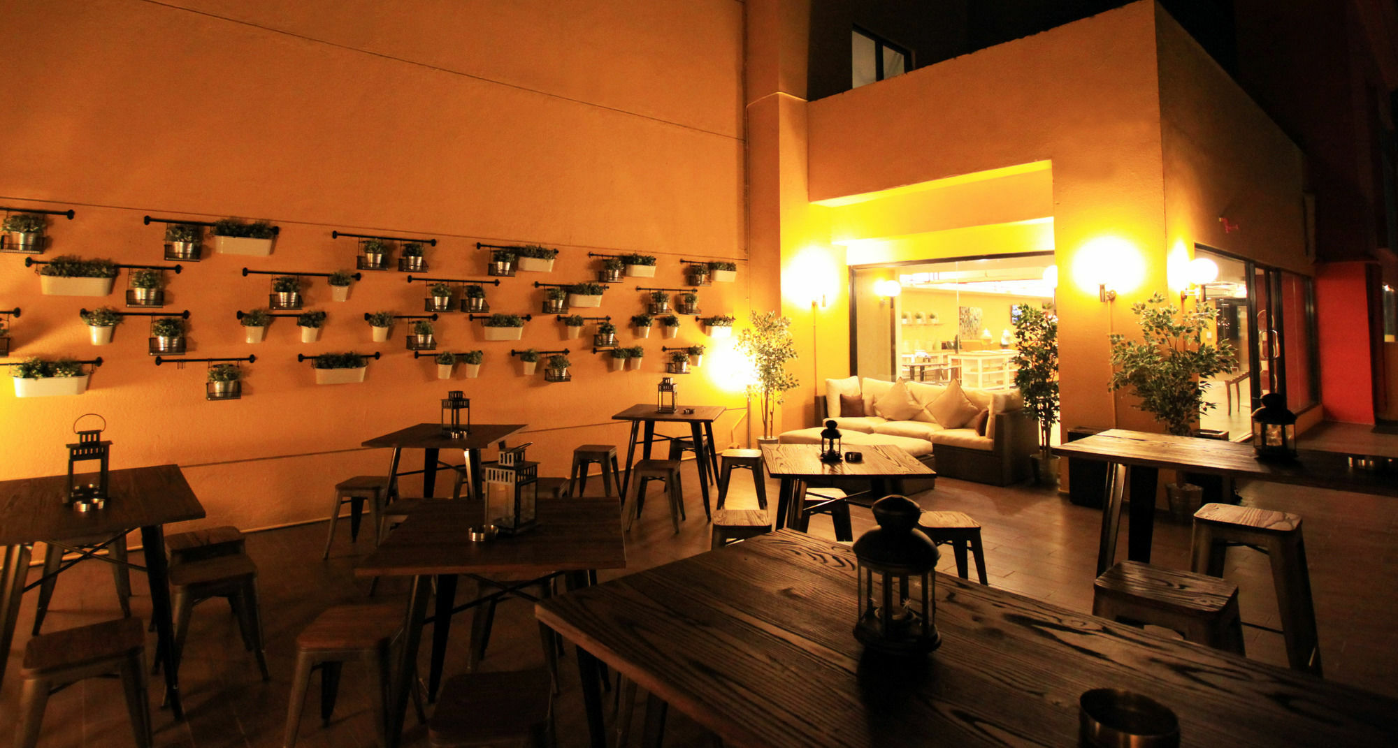 Yellow Bee Tangerang Exterior photo